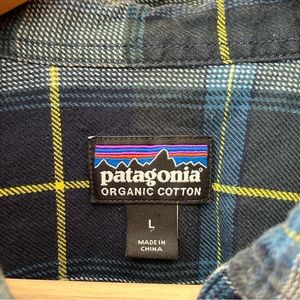 Men’s Patagonia plaid flannel shirt - organic cotton!